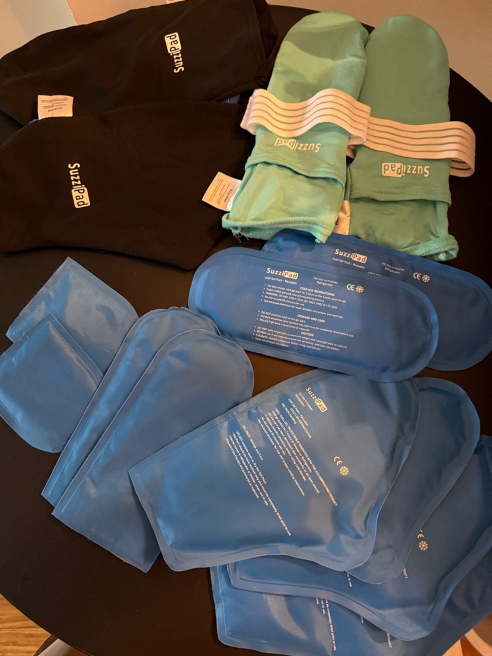 SuzziPad Cold Therapy Socks & Gloves S/M - Picture 3 of 5